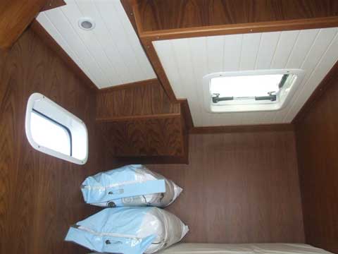 HK40' - Catamaran Interior - Click to zoom