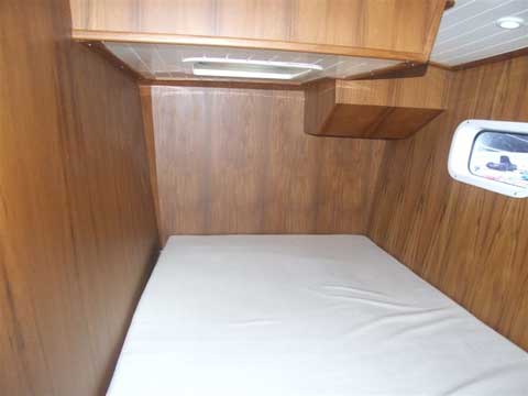 HK40' - Catamaran Interior - Click to zoom