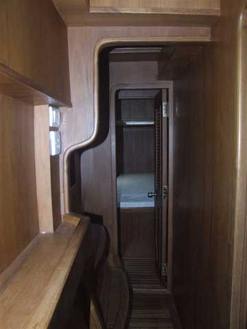 HK40' - Catamaran Interior - Click to zoom