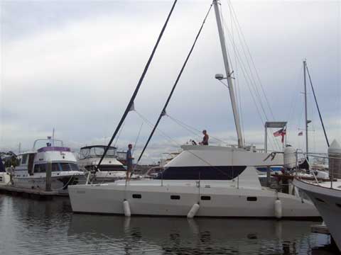 HK40' Catamaran leaving Pattaya - Click to zoom