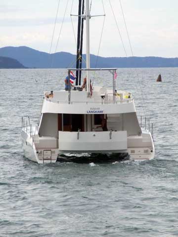 HK40' Catamaran leaving Pattaya - Click to zoom