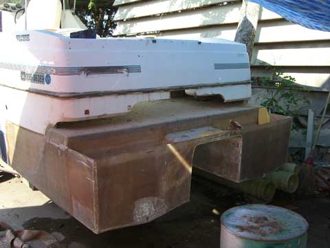 Catamaran fiberglass modification for outboard motors