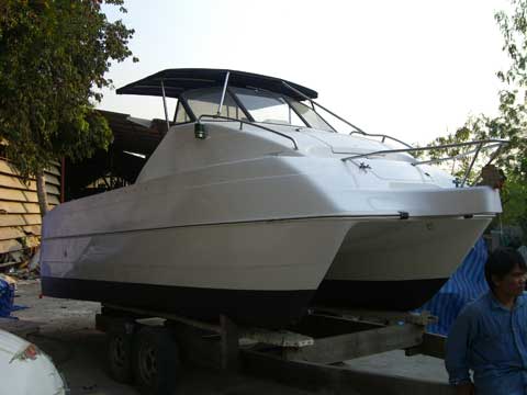 Catamaran fiberglass modification for outboard motors