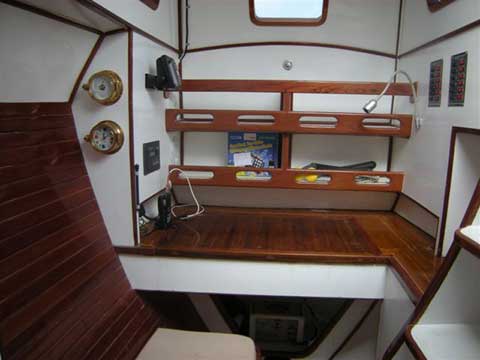 Sailing Catamaran TIKI 38' - Interior - Click to zoom.
