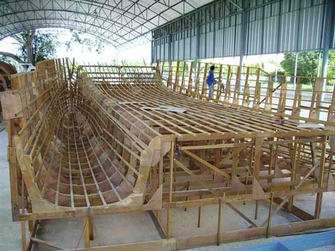 Building phases of the power catamaran