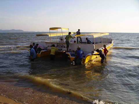 Electric powered catamaran RB 42' launch