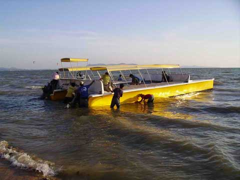 Electric powered catamaran RB 42' launch