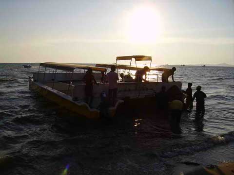 Electric powered catamaran RB 42' launch