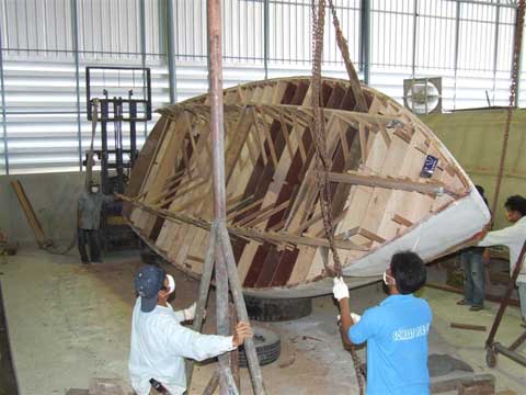 Sailing boat overturning